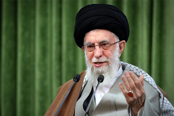 رهبر معظم انقلاب: با لجن پراکنی، به ارکان انقلاب تهمت می‌زنند؛ امروز نوبت سپاه و شهید سلیمانی شده