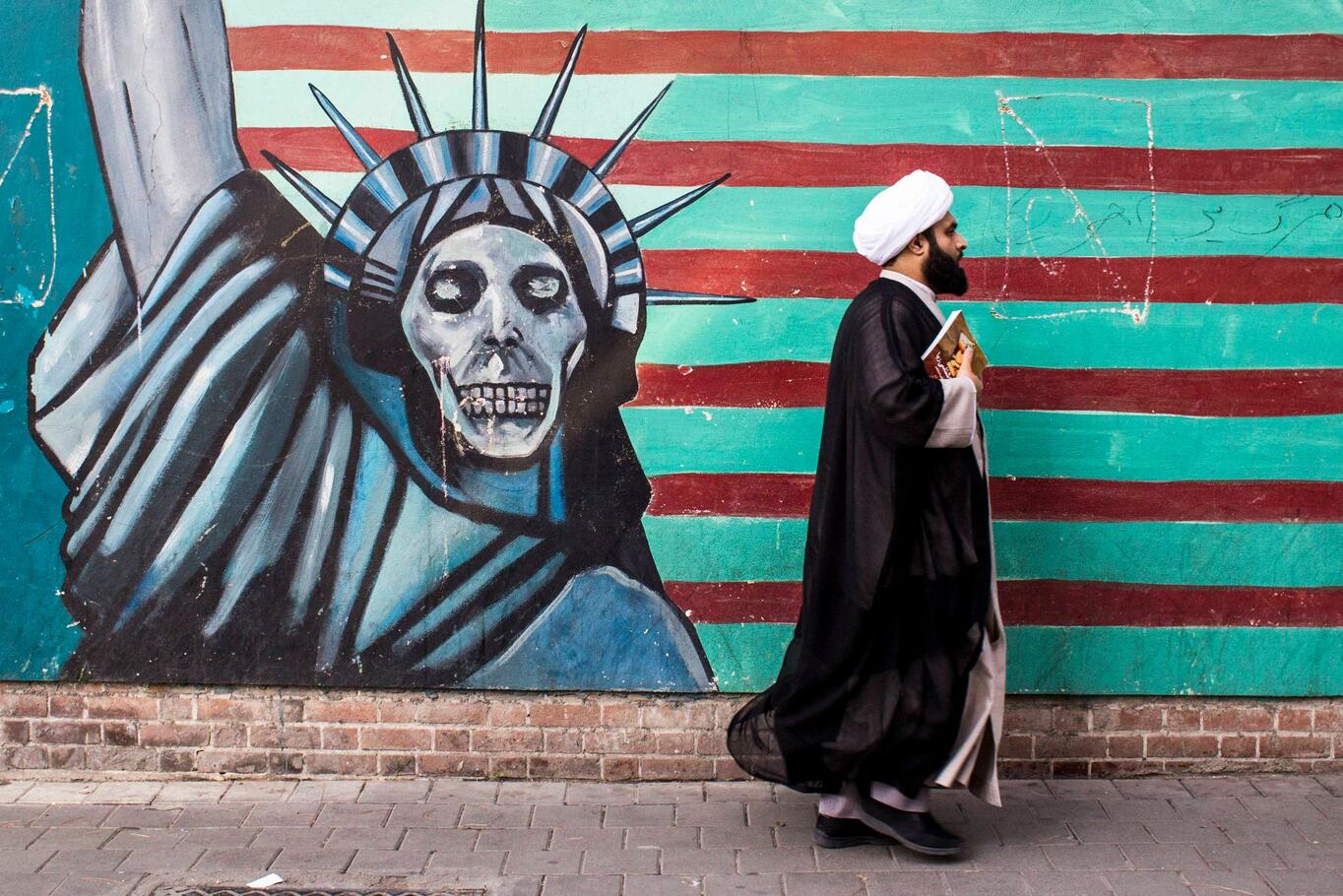 تندروها در ایران در حال قدرت گیری هستند/ نامزد شدن خاتمی بیش تر شبیه یک آرزو به نظر می رسد تندروها در ایران در حال قدرت گیری هستند/ نامزد شدن خاتمی بیش تر شبیه یک آرزو به نظر می رسد