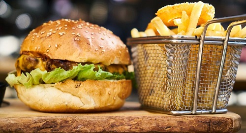 این مواد غذایی باعث کاهش طول عمر میشوند فست فود