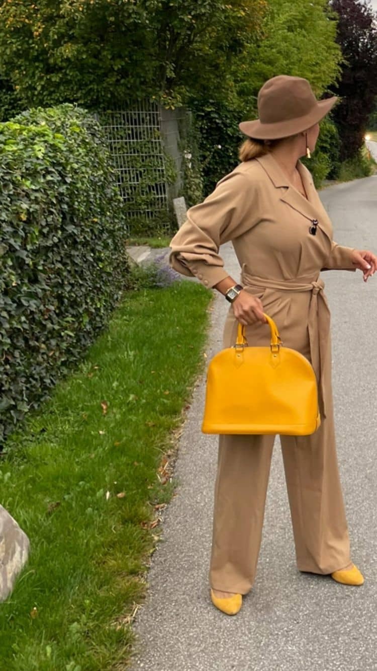 عکس مهناز افشار با تیپ کلاسیک!