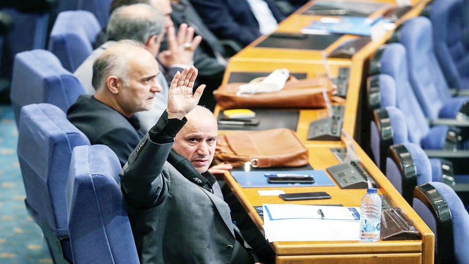 ابهام دوباره درباره ریاست تاج ابهام دوباره درباره ریاست تاج