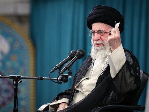 رهبر انقلاب: بعضی‌ها انقلابی‌اند ولی انقلابی نمی‌مانند