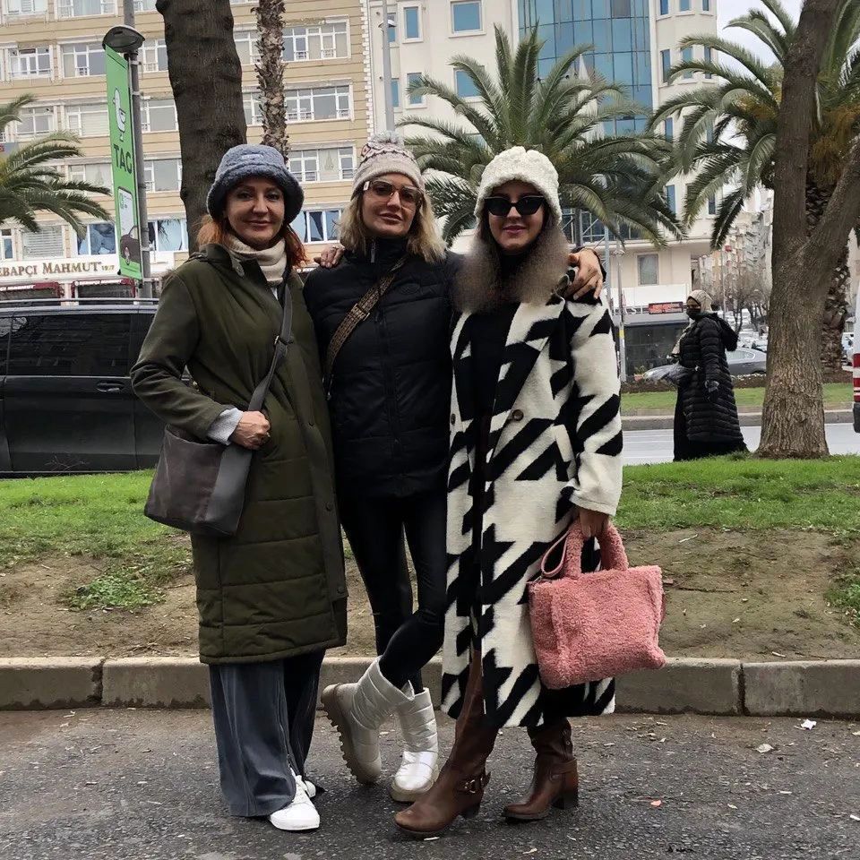 مهناز افشار به خانواده اش رسید +عکس