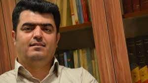 به‌رغم حكم قانوني براي آزادي در زندان هستم