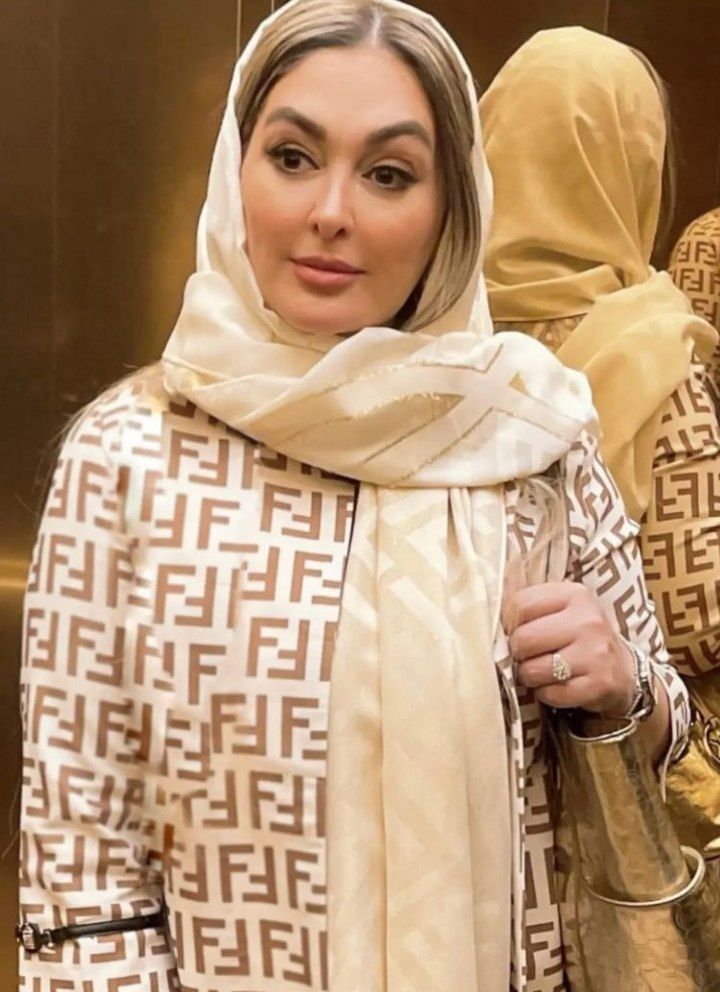 رکورد گرانترین مانتودر دستان الهام حمیدی/عکس