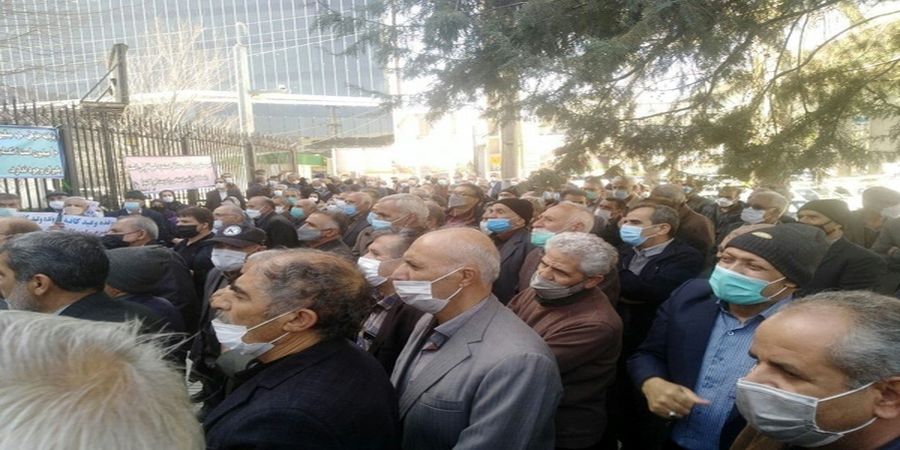 تجمع اعتراضی بازنشستگان بانک