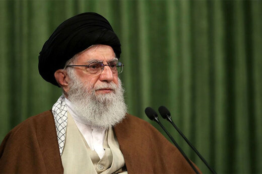 انتقاد روزنامه همشهری از ظلمهایی که بر رهبر انقلاب می شود/ هاشمی رفسنجانی و بعضی روسای مجلس،خلاف نظر رهبری عمل کردند