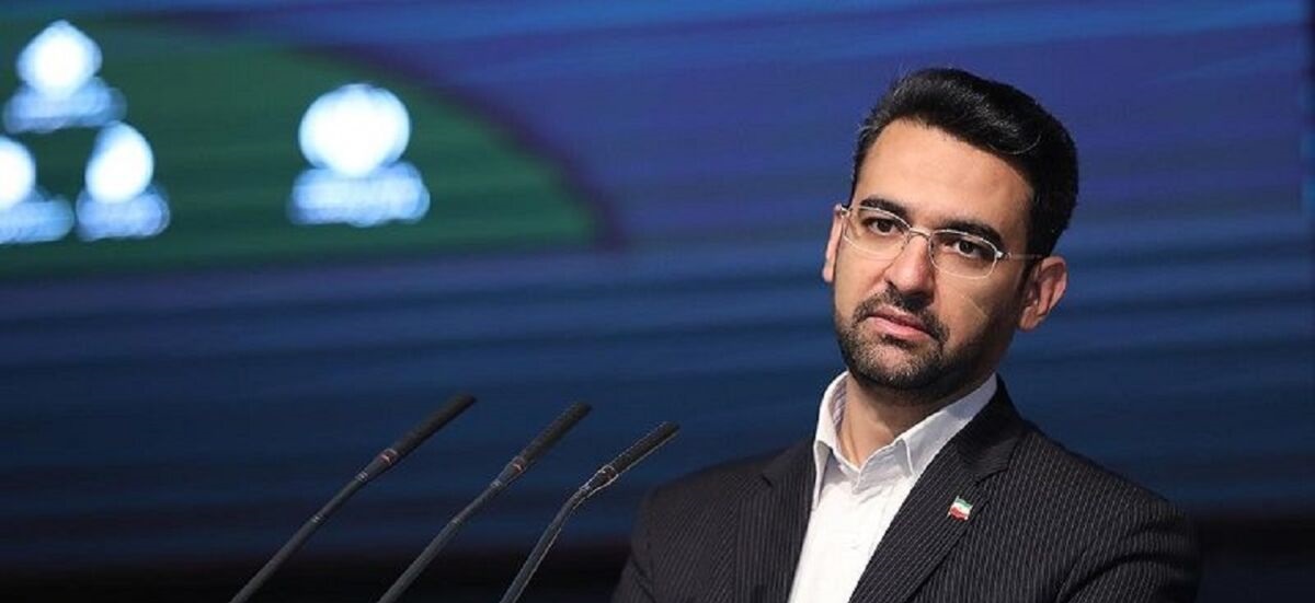 ماجرای جمع‌آوری بیلبوردهای علی کریمی ؛ ممنوع التصویری اسطوره سرخ ها؟