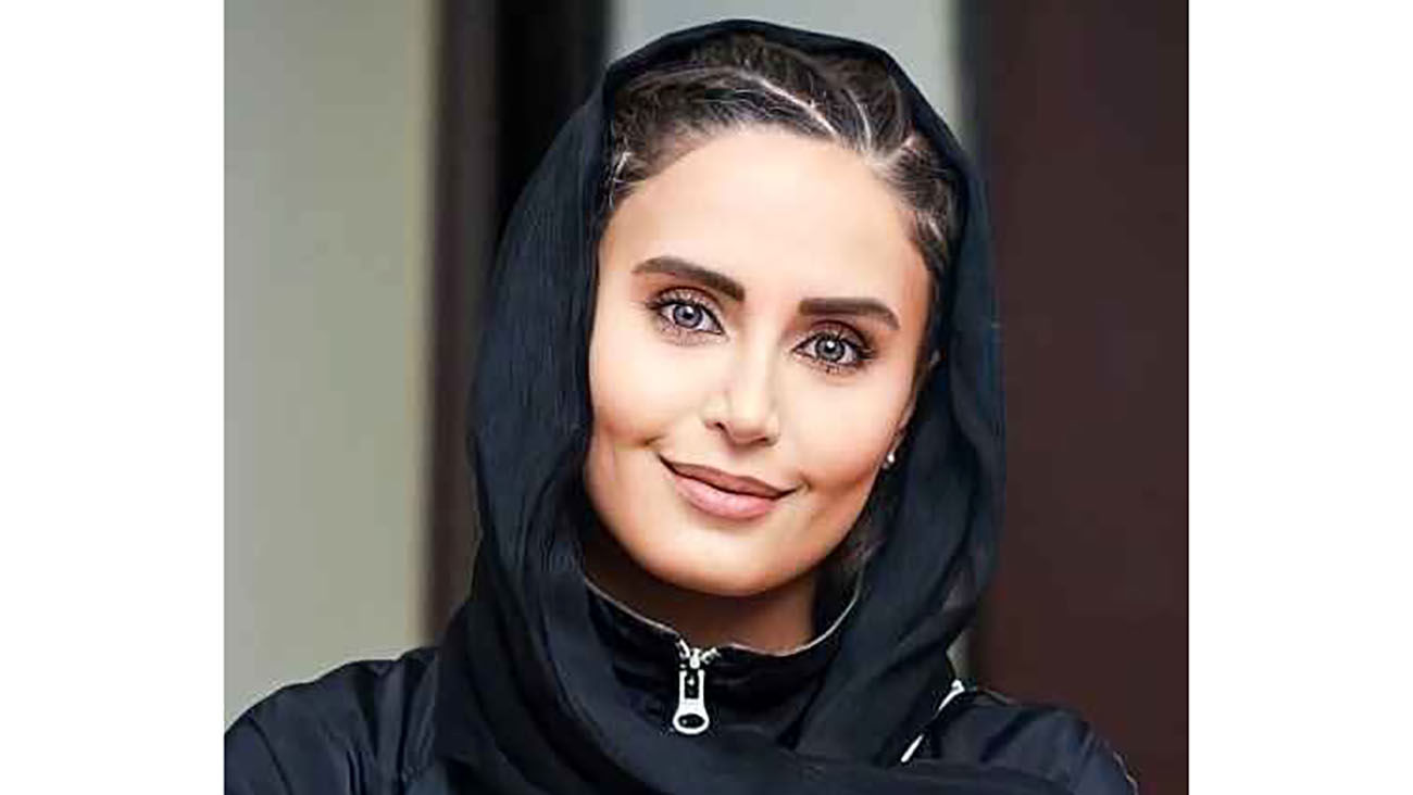 الناز شاکردوست تغییر شغل داد / خانم بازیگر را با لباس کار جدیدش ببینید !