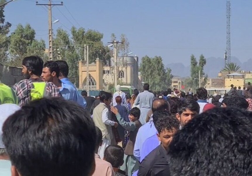 تسنیم: عامل شهادت معاون اطلاعات سپاه سیستان و بلوچستان به هلاکت رسید / او تک تیرانداز بود و به صورت هدفمند شلیک کرده بود تسنیم: عامل شهادت معاون اطلاعات سپاه سیستان و بلوچستان به هلاکت رسید / او تک تیرانداز بود و به صورت هدفمند شلیک کرده بود