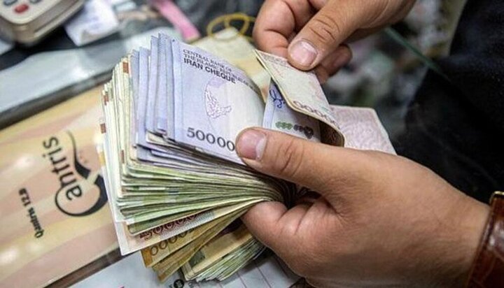 خبر مهم برای کارمندان و بازنشستگان / افزایش حقوق‌ها از چه زمانی اعمال می‌شود؟