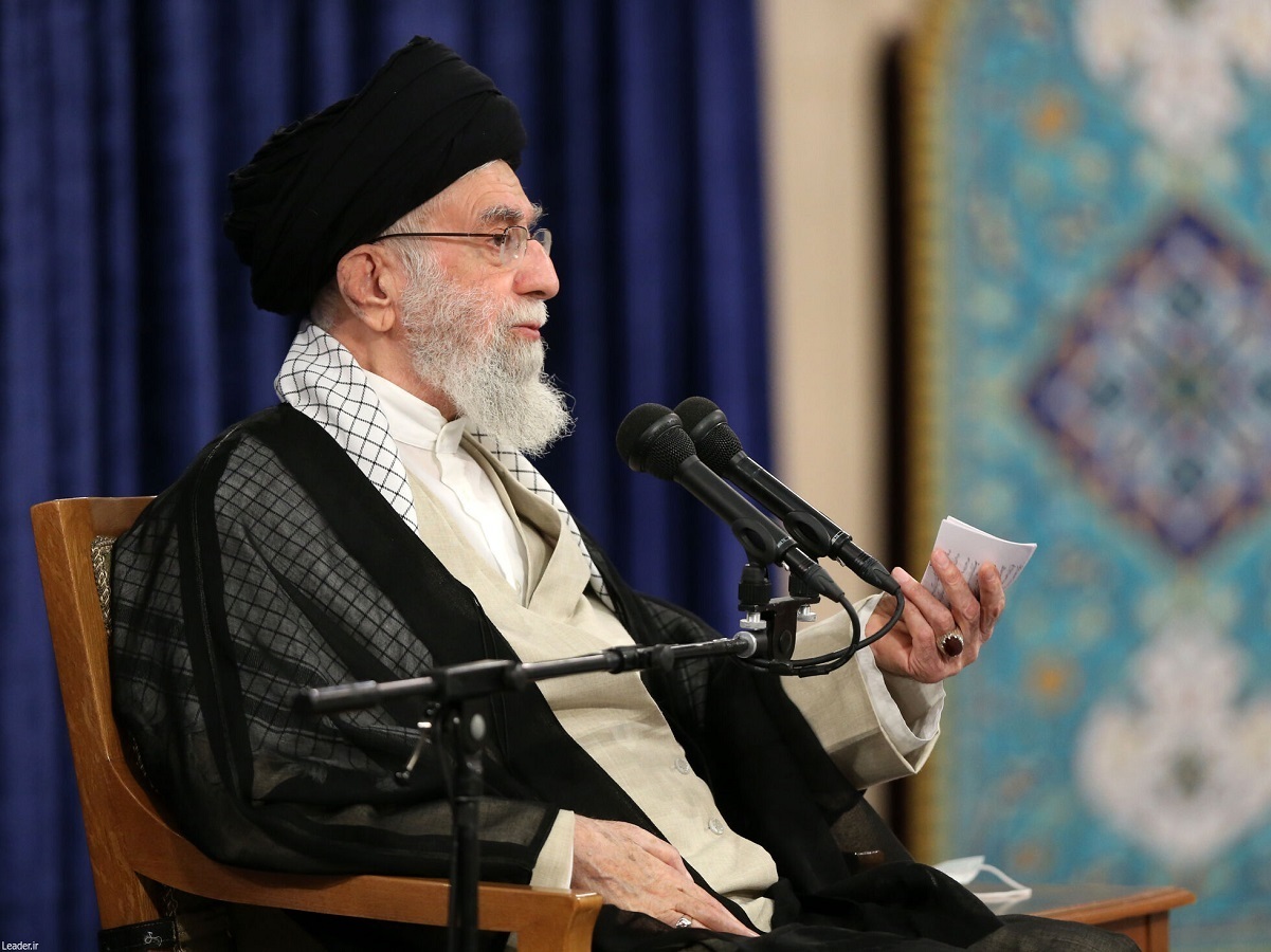 رهبر معظم انقلاب: قدرت‌های استکباری دنیا در مقابل پیشرفت جمهوری اسلامی حرص می‌خورند؛ البته هیچ غلطی نمی‌توانند بکنند؛ تا حالا هم نتوانسته‌اند؛ بعد از این هم نمی‌توانند / پیشرفت جمهوری اسلامی، منطق لیبرال دموکراسی را باطل می‌کند