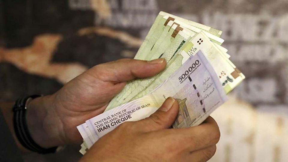 احتمال «تغییر» غافلگیرکننده در حقوق کارمندان احتمال «تغییر» غافلگیرکننده در حقوق کارمندان