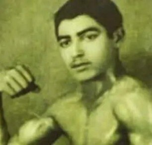 چهره عجیب محمدعلی فردین در اوایل دوران جوانی/ عکس