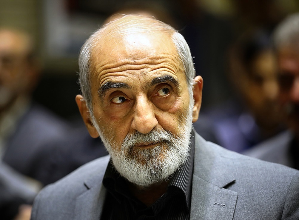 حسین شریعتمداری: قیمت‌ها را مافیای گوش خوابانیده از طریق شاخک‌های خود در شبکه مجازی تعیین می‌کنند / گرانی‌ها با افزایش قیمت‌ها و تورم جهانی هم بی‌ارتباط نیست