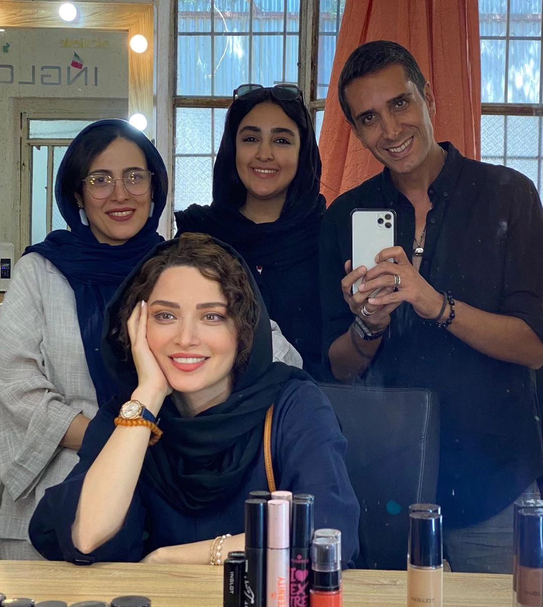 گریم جدید بهنوش طباطبایی در این اتاق خاص/عکس گریم جدید بهنوش طباطبایی در این اتاق خاص/عکس