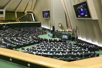 کاهش ساعت کاری کارمندان و تعطیلات ۲ روزه قطعی شد؟ /توپ تعطیلی روز شنبه به زمین دولت رئیسی افتاد