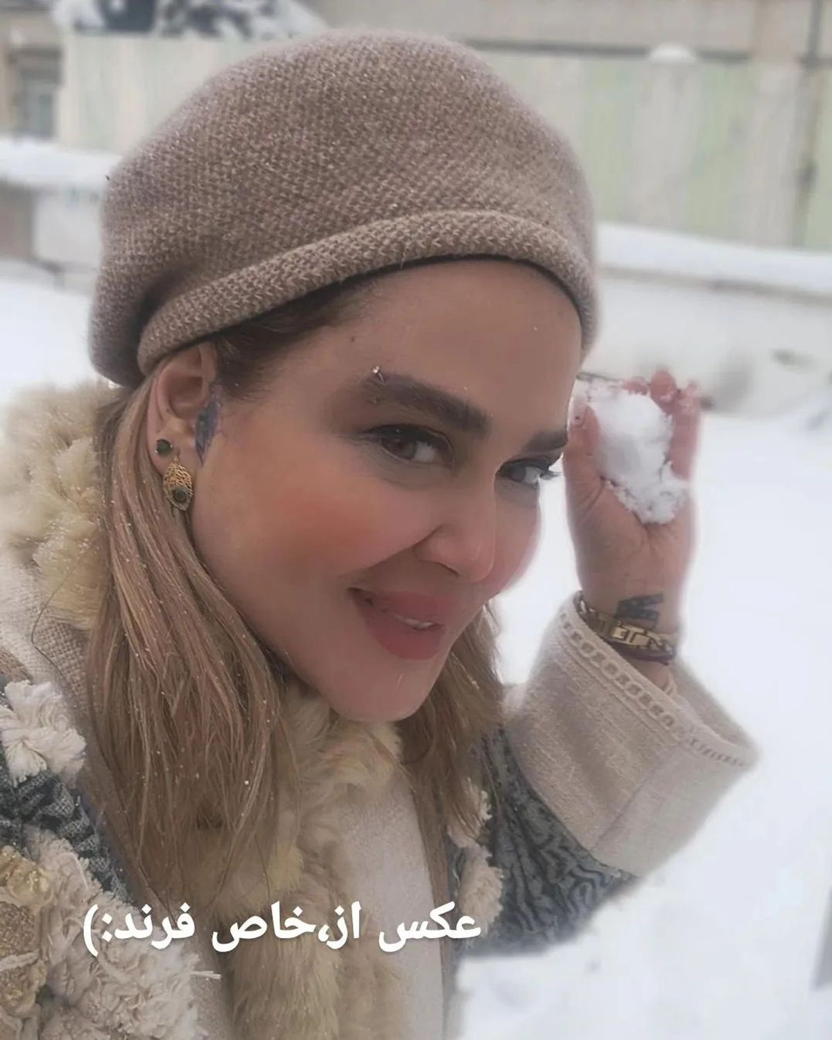 جنجال برف بازی بهاره رهنما روی پشت بام/عکس