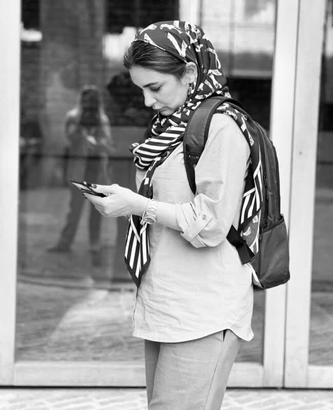 تیپ بچه گانه لیندا کیانی با کوله پشتی + عکس تیپ بچه گانه لیندا کیانی با کوله پشتی + عکس