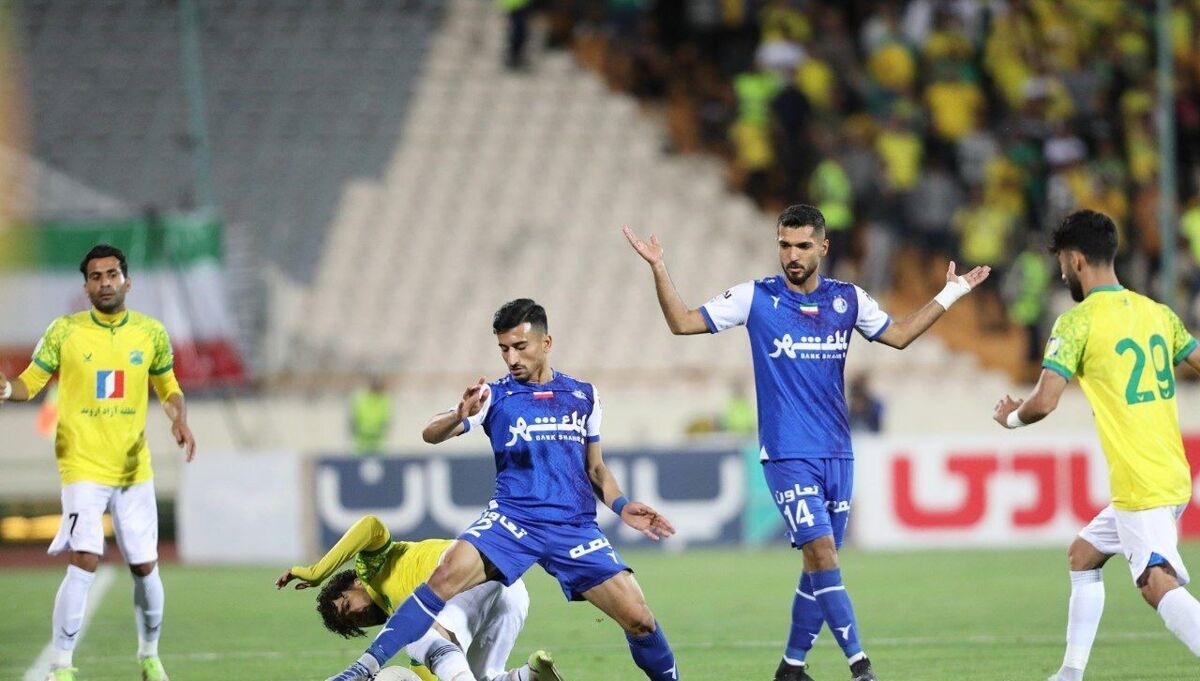 لگد ستاره استقلال به بخت طلایی! لگد ستاره استقلال به بخت طلایی!