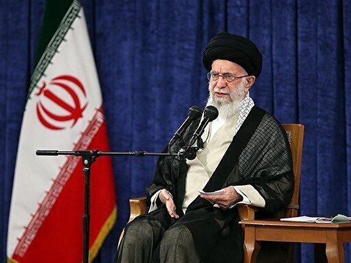 رهبر انقلاب: اگر هر ملتی فقط به مسائل کشور خودشان بپردازند از بین می‌روند / اگر شما ندانید در دنیا چه می‌گذرد، ضعیف می‌شوید