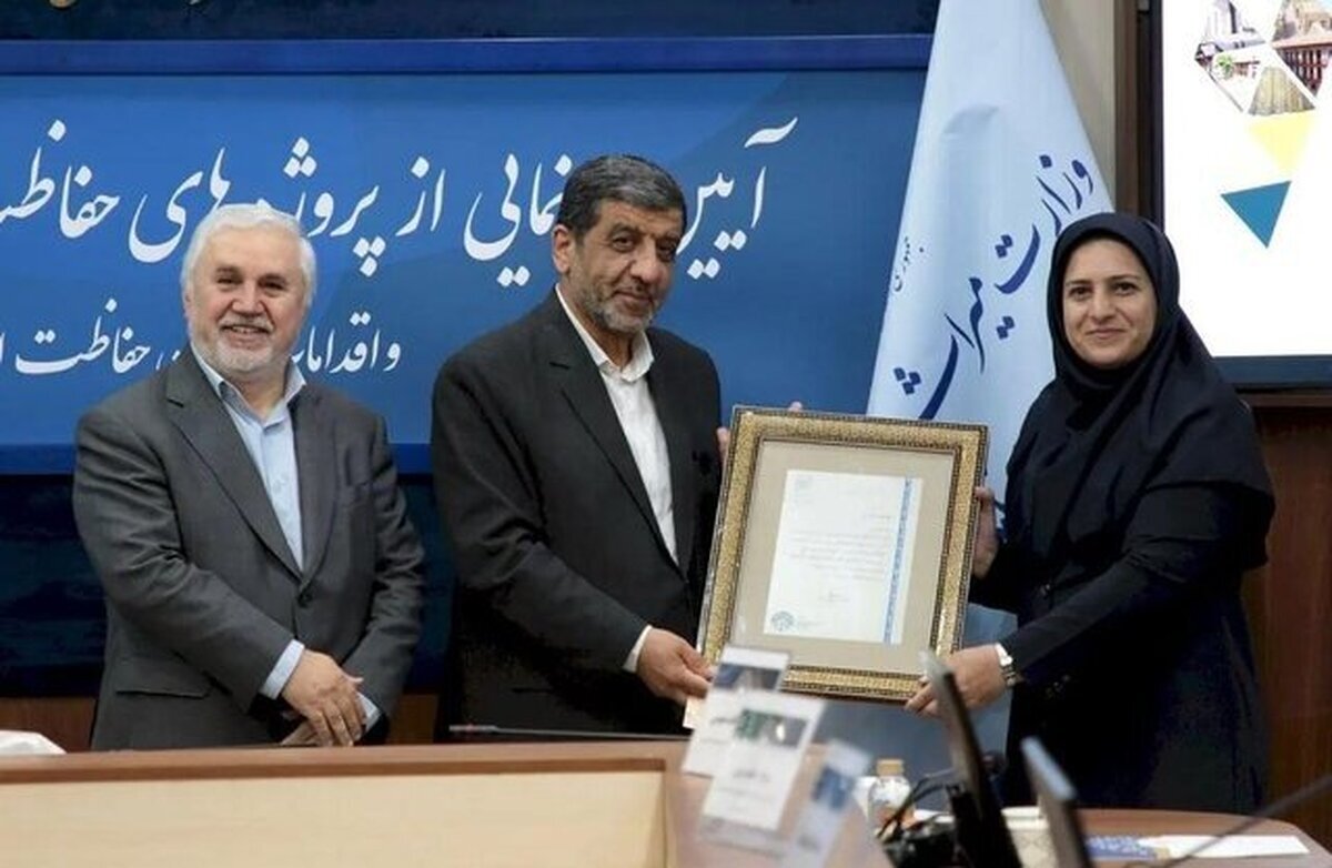 انتقاد شدید مقام دولتی از استاندار فارس و دادستانى شیراز: آیا با این کار‌ها حجاب حاکمیت مى‌یابد؟ مگر کشور تفکیک قوا ندارد؟