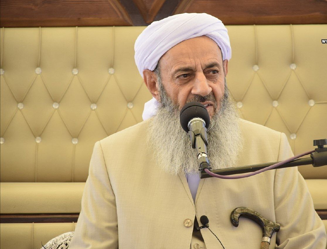 اطلاعیه مولوی عبدالحمید درمورد حمله به کلانتری ۱۶ زاهدان: برائت خویش را از هر نوع خشونت و حملۀ مسلحانه و هر حرکتی که باعث ناامنی باشد اعلام می‌دارم / مردم زاهدان از هر نوع حرکت و عملی که باعث ناامنی می‌شود پرهیز کنند