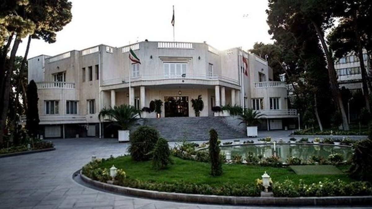 پاستور در برابر بهارستان و عدليه