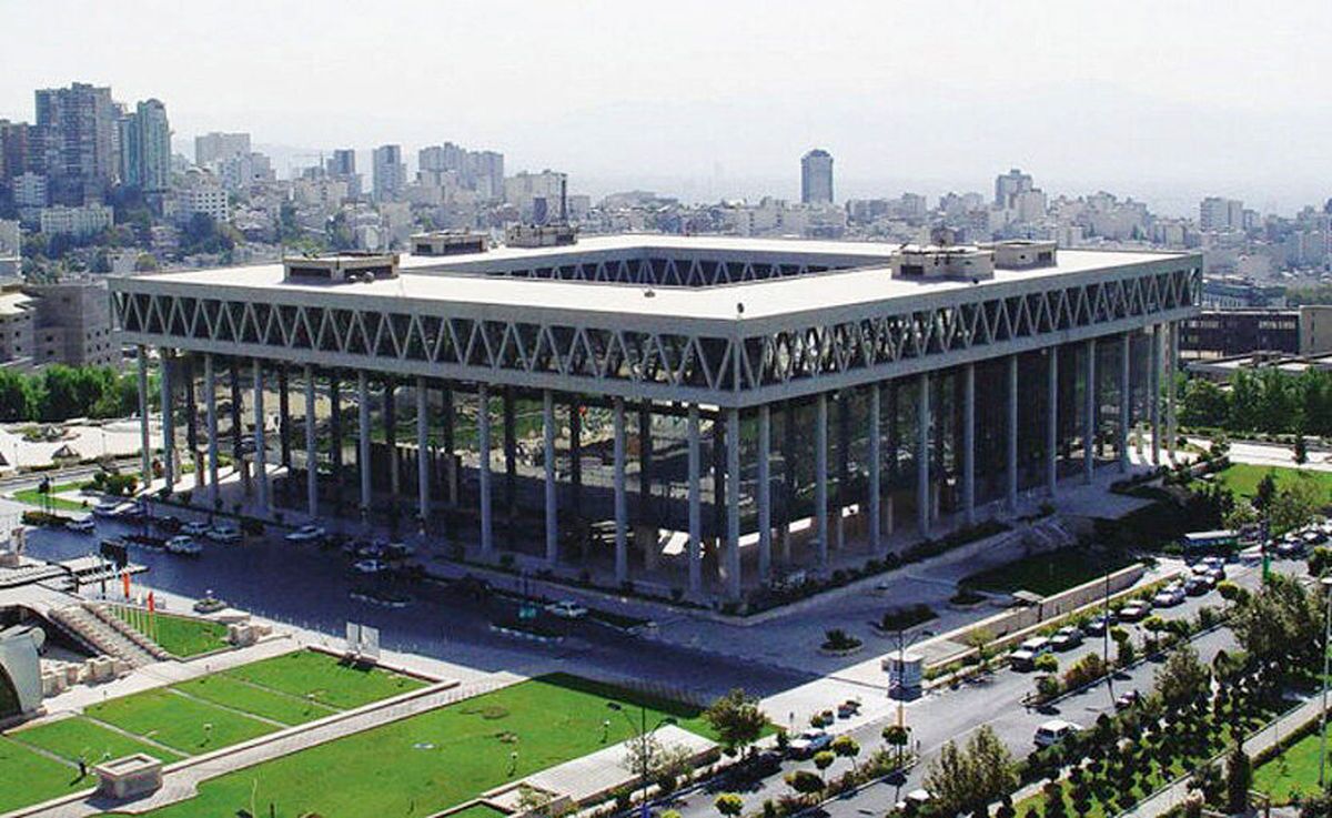 ارزش حق پخش لیگ برتر، تنها نصف درآمد صداوسیما از پخش دربی‌ها است