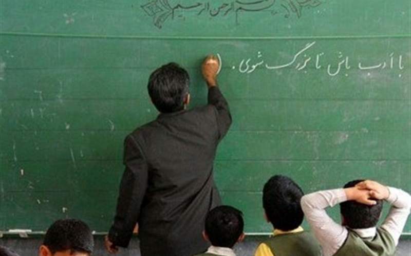 کلاس‌های بی‌معلم و وزیری که فرافکنی می‌کند