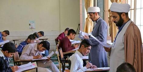 استخدام ویژه طلاب در مدارس به نفع روحانیت نیست/ معلمان را ضد آخوند نکنید!