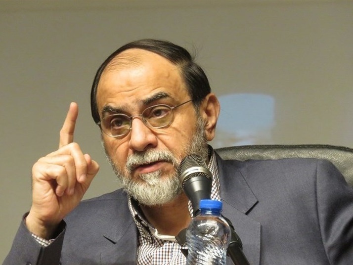 رحیم‌پور ازغدی: عده‌ای بعد از انقلاب خانم خوبی شدند و زلیخا شدند، ولی در قضایای اخیر لباس‌ خود را هم درآوردند / صداوسیما دنبال افرادی می‌رود که زباله و قمارباز و معتاد و الکی هستند؛ با ۱۰ نفر رابطه دارند و ۶ بار طلاق داده‌اند
