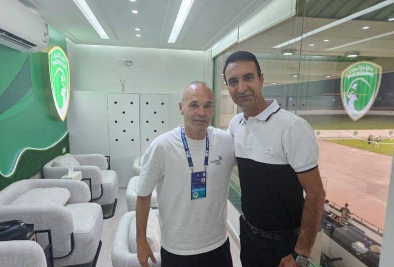 عکس| ملاقات آقای گل استقلالیها با اسطوره بارسا در امارات