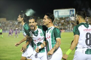 سکو های قهرمانی استقلال را برای قهرمانی خیبر آوردند! سکو های قهرمانی استقلال را برای قهرمانی خیبر آوردند!