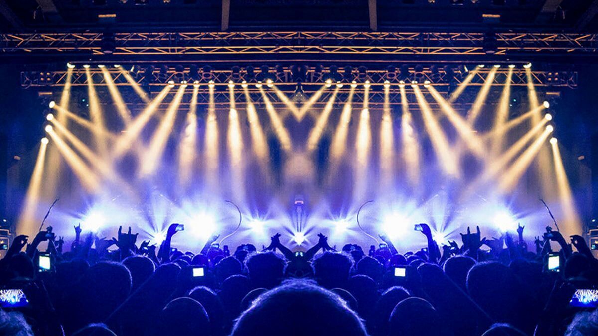 خواننده خانم ایرانی ساکن لس‌آنجلس در توییتر درگذشت!