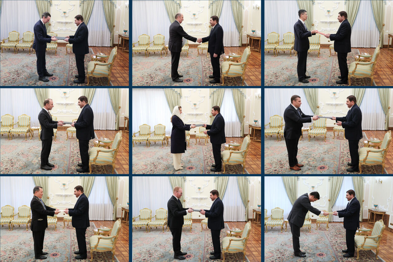 عکسی متفاوت از حال و هوای دفتر محمد مخبر