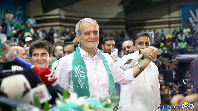 عکس جدید از نوه و دختر مسعود پزشکیان /ادای احترام به سردار سلیمانی عکس جدید از نوه و دختر مسعود پزشکیان /ادای احترام به سردار سلیمانی