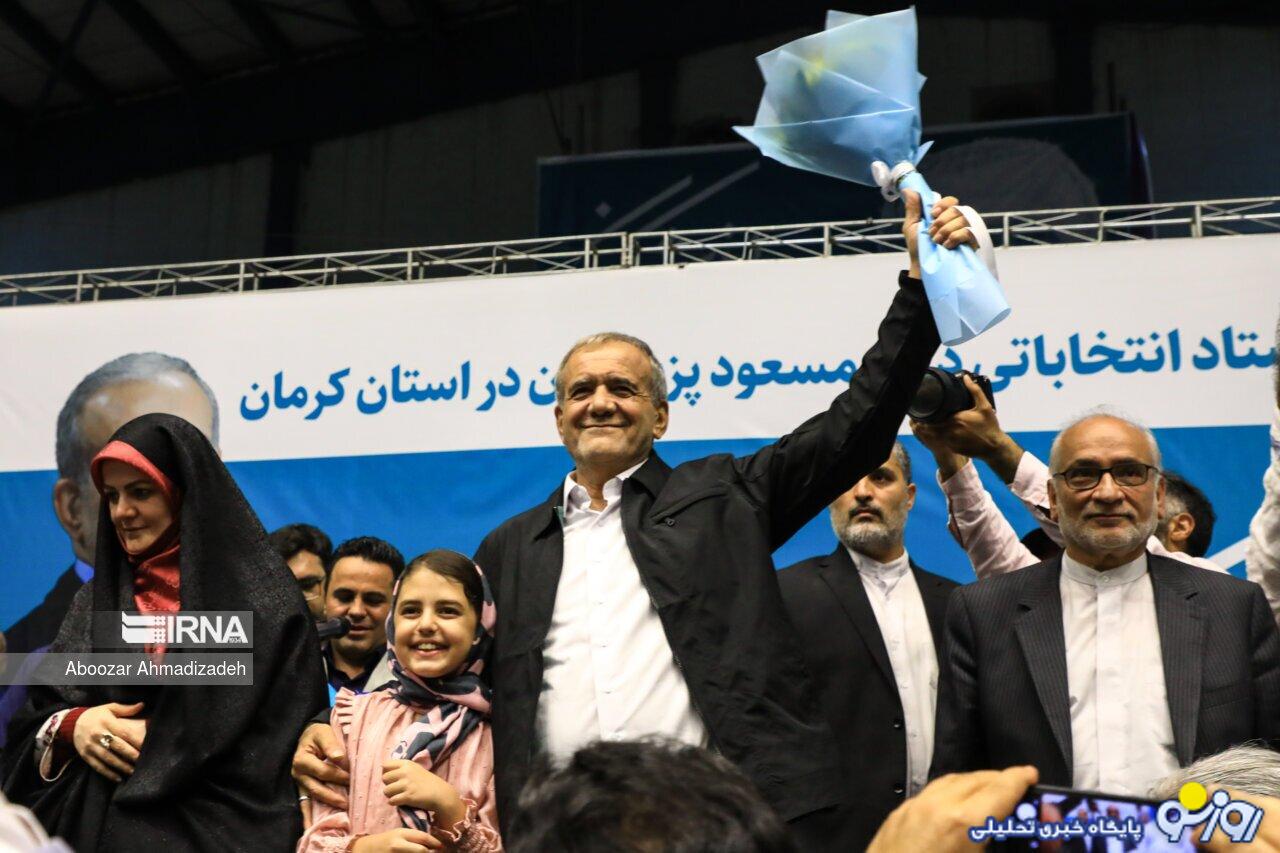 عکس جدید از نوه و دختر مسعود پزشکیان /ادای احترام به سردار سلیمانی عکس جدید از نوه و دختر مسعود پزشکیان /ادای احترام به سردار سلیمانی