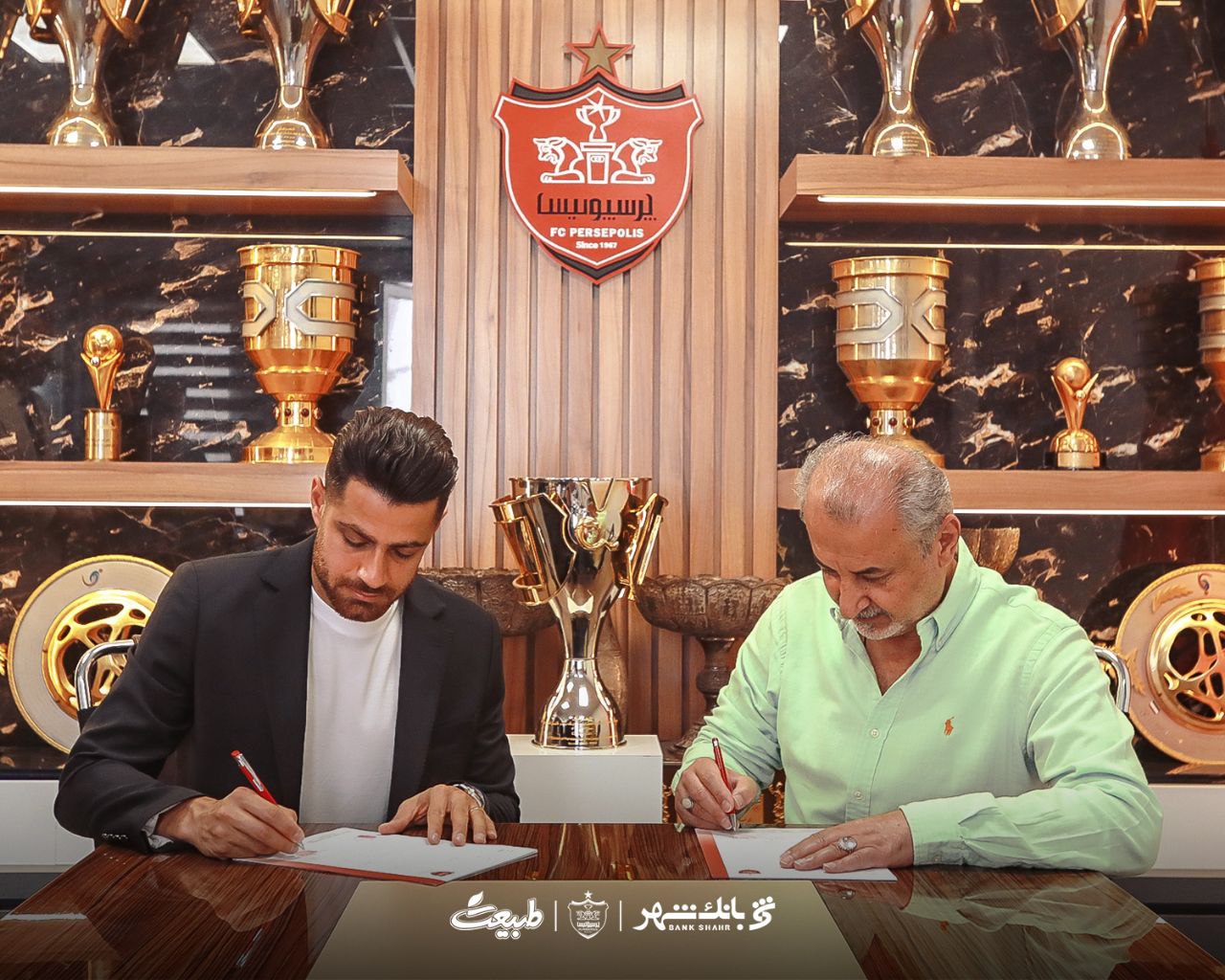 ستاره ملیپوش رسما با پرسپولیس تمدید کرد