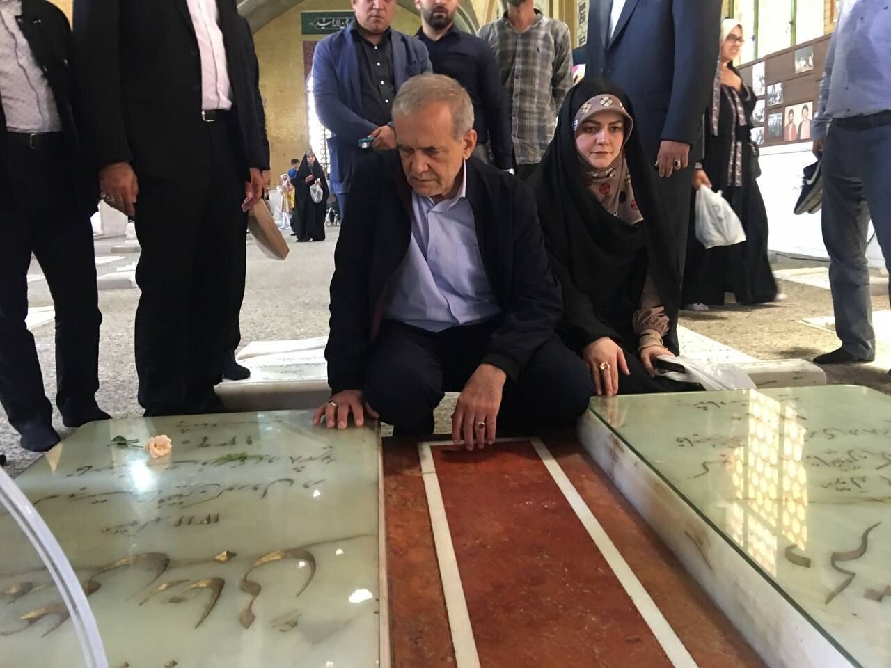 عکسی از پزشکیان، دختر و دو نوهاش در روز جمعه