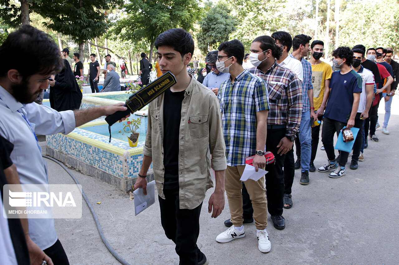 اعتراض برخی داوطلبان تجربی مقابل ریاست جمهوری