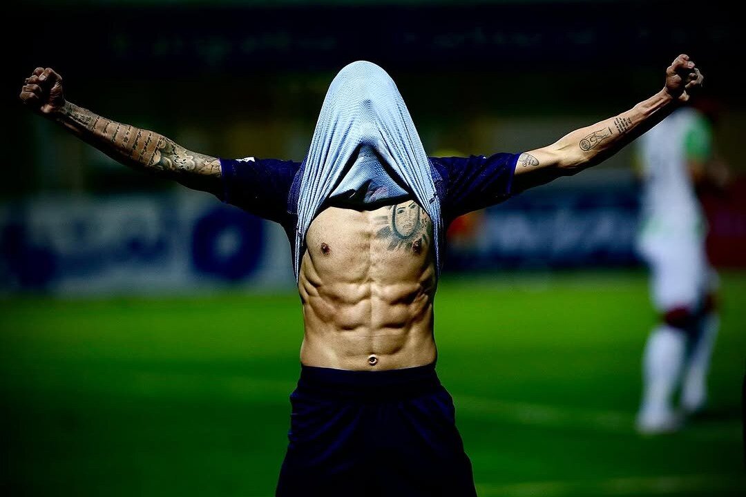 از استقلالی‌ها دلخور شدم ولی فوتبال حرفه‌ای همین است؛ مدیون مادرم هستم و گل‌هایم را به او تقدیم می‌کنم