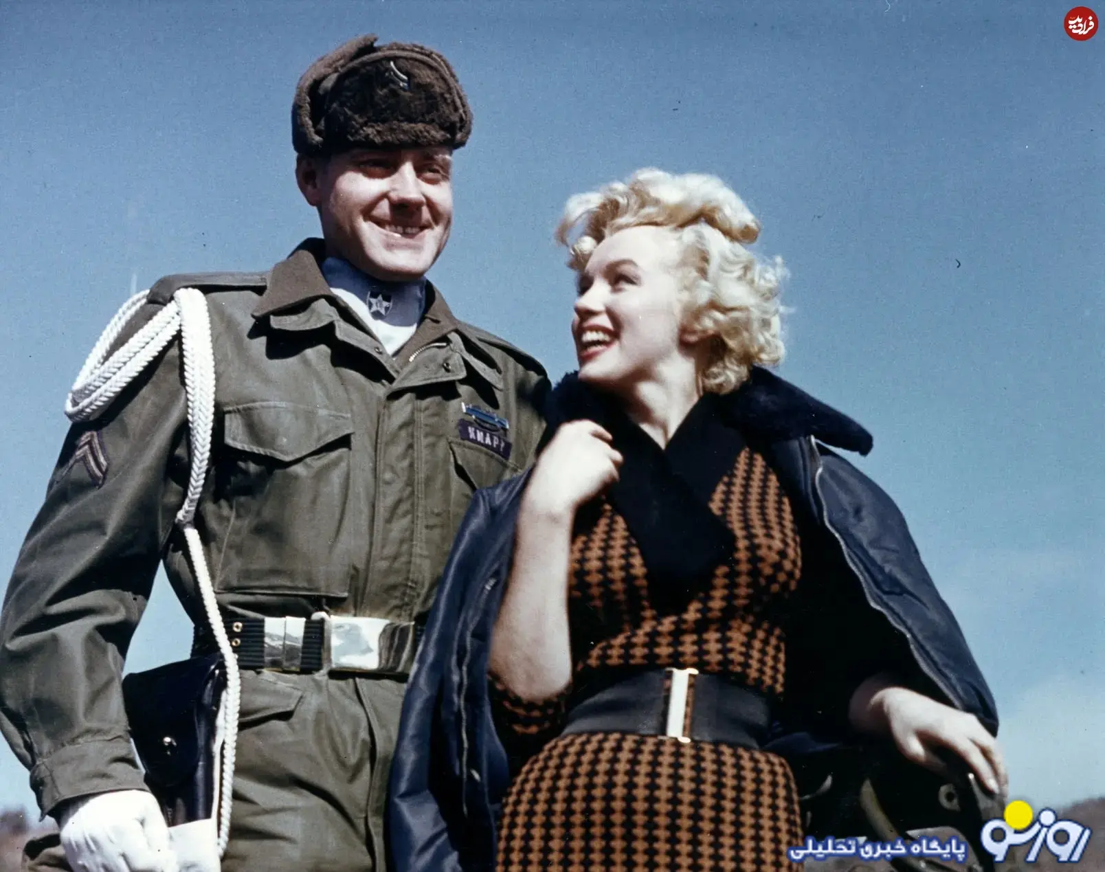 مرلین مونرو در کنار یک سرباز آمریکایی در کره