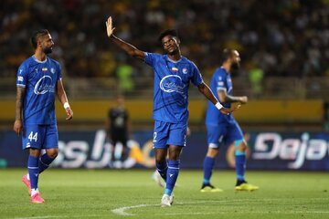 هافبک استقلال جایگزین نوراللهی در پرسپولیس؟/ بمب فصل در اردوی رقیب میترکد! هافبک استقلال جایگزین نوراللهی در پرسپولیس؟/ بمب فصل در اردوی رقیب میترکد!