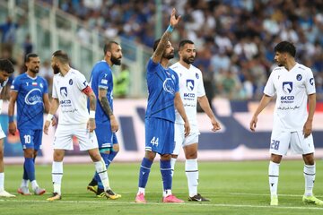 بازیکن استقلال از نیمه نهایی احتمالی محروم شد! بازیکن استقلال از نیمه نهایی احتمالی محروم شد!