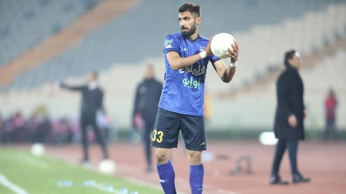 عارف آقاسی در پیراهن باشگاه استقلال تهران