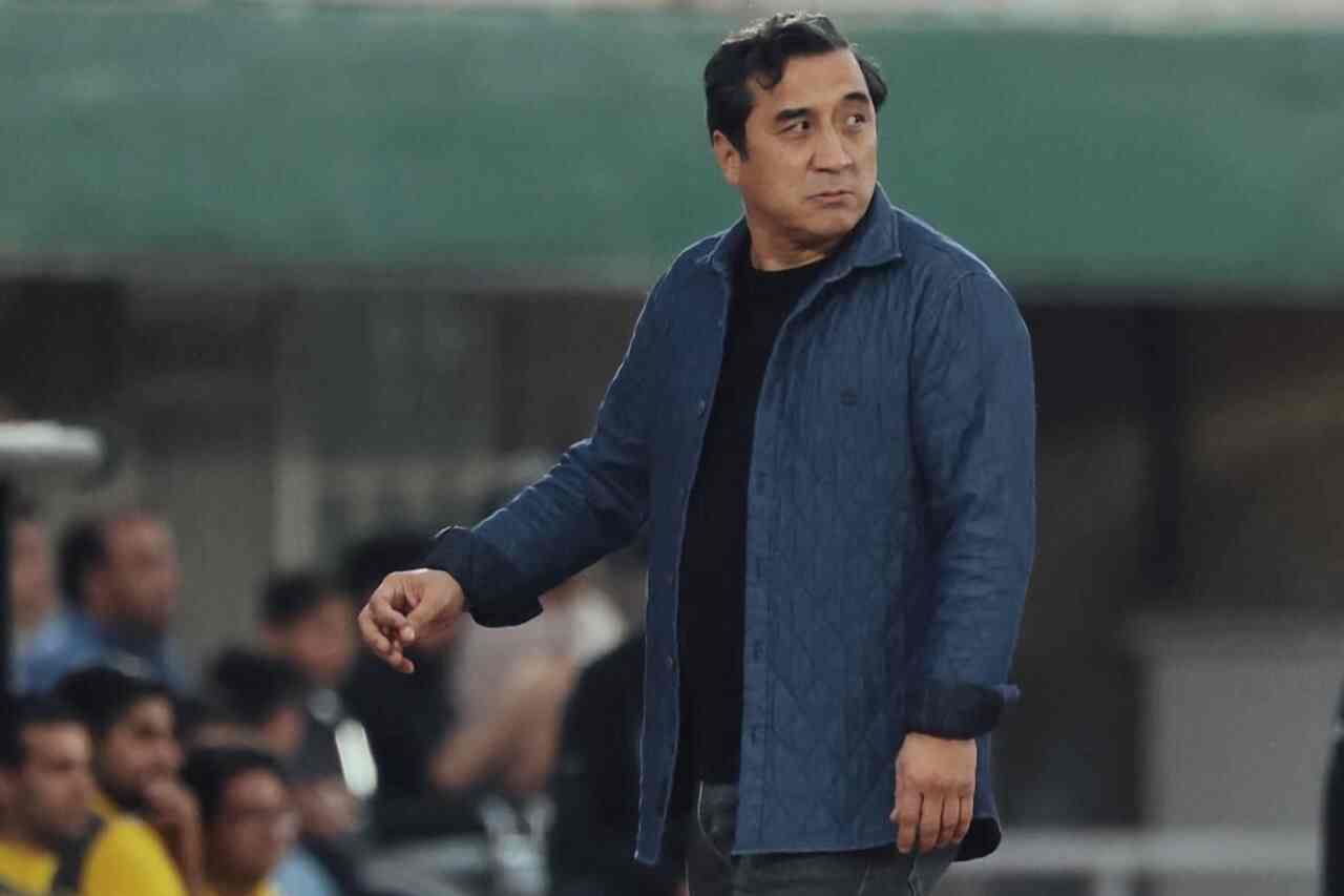 حمله خداداد عزیزی به یحیی گل محمدی و پرسپولیس: اگر فریاد کنار زمین راه گرفتن حق است، این روش را از خودشان یاد گرفتم