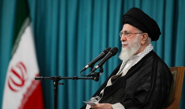 رهبر انقلاب: ملت ایران تسلیم‌شدنی نیست