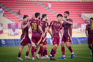 عکس | احمد نوراللهی در آغوش قاتل پرسپولیس! عکس | احمد نوراللهی در آغوش قاتل پرسپولیس!