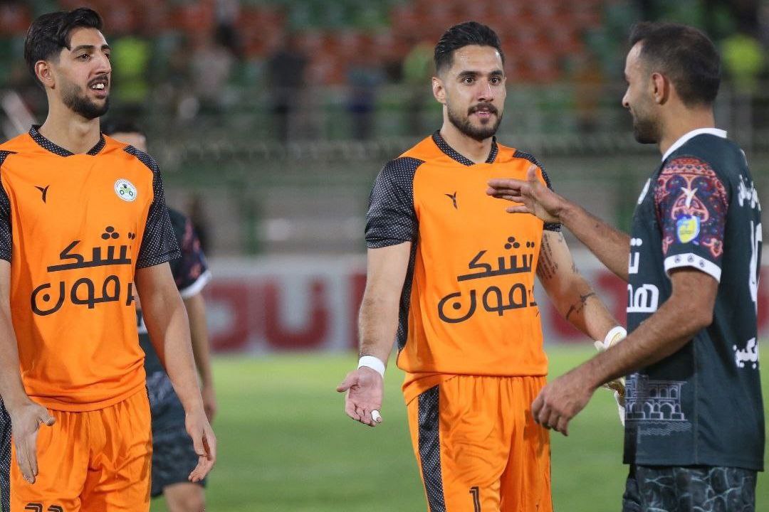 یکی دیگر از گزینه های استقلال هم پرید؛ جعفری با ذوب آهن تمدید کرد